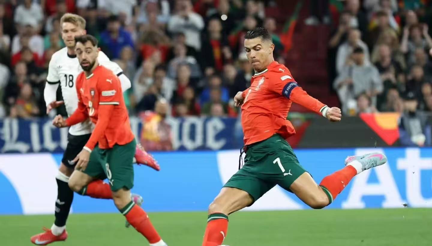 包含马赛围绕意甲更衣室发声莱万多夫斯基在IG比赛中突破纪录，这一次真的字母哥连续十二场比赛得分超过惊险取胜的词条